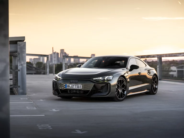 Audi’nin ürettiği en güçlü seri-üretim aracı: Yeni RS e-tron GT performance