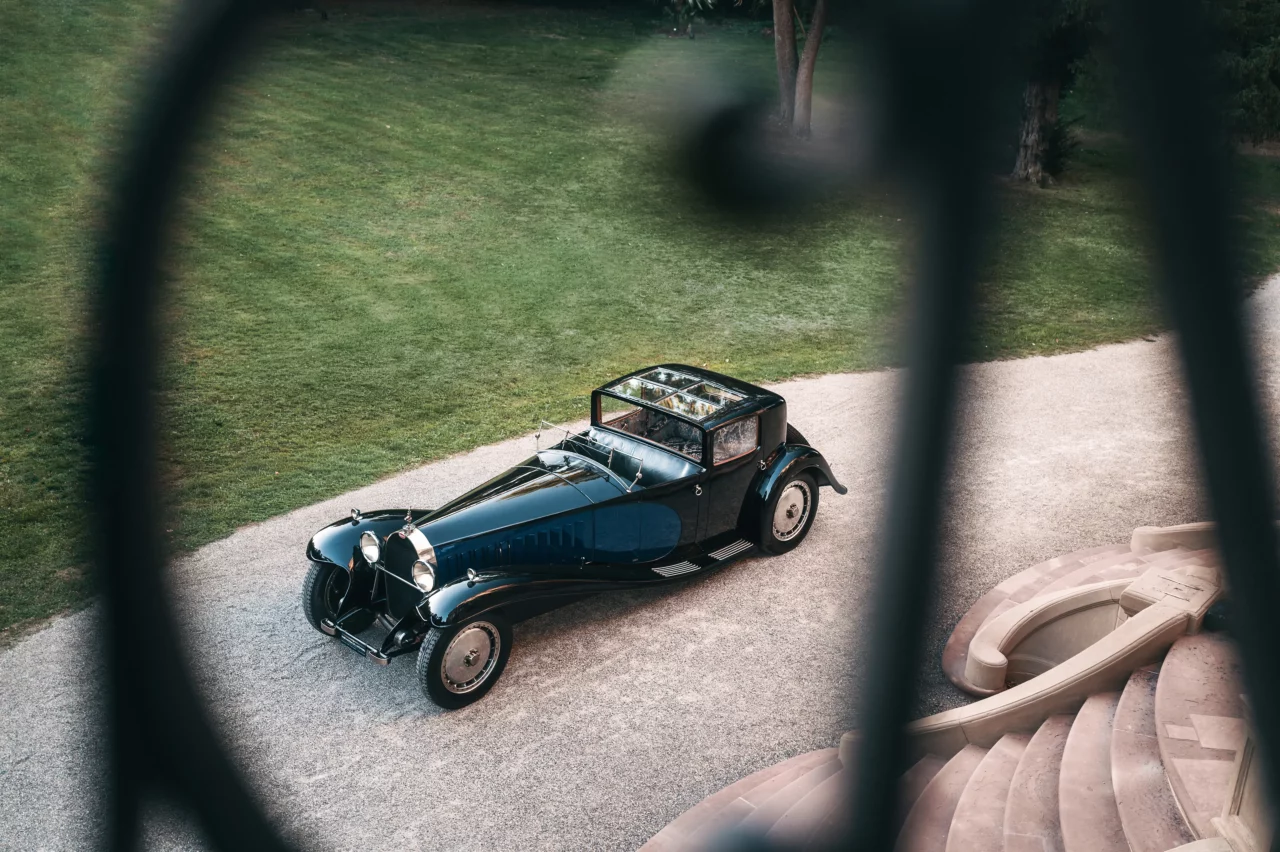 Von Ettore Bugatti für den persönlichen Gebrauch gewählt, spiegelt der BUGATTI ROYALE Coupé Napoléon den ganzen Anspruch seines Schöpfers wider.