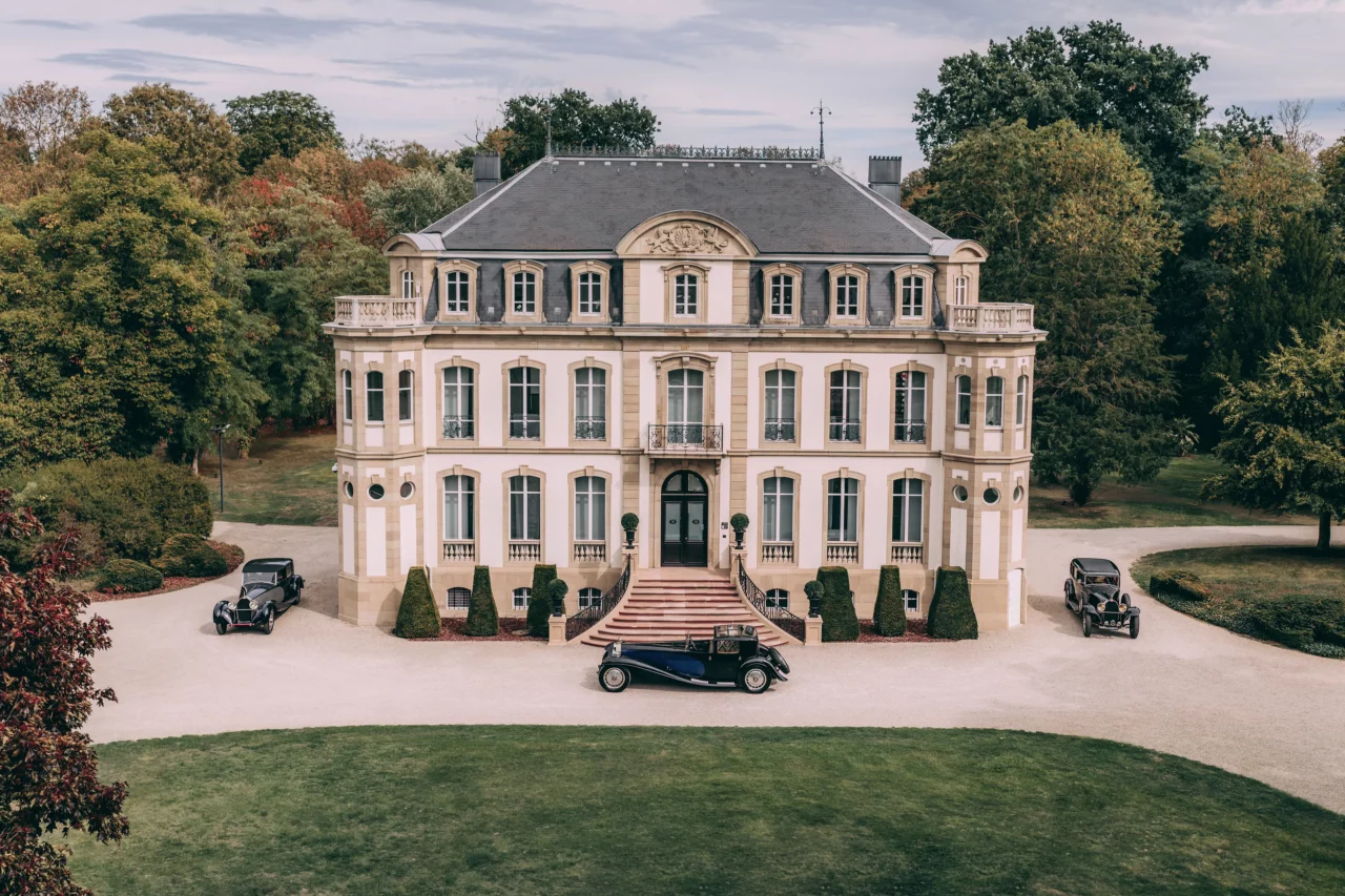 Der ROYALE Coupé Napoléon, der ROYALE Binder und der ROYALE Park Ward kamen in Molsheim, der Heimat der Marke, zusammen, um das 100-jährige Jubiläum des BUGATTI Type 41 ROYALE zu feiern.