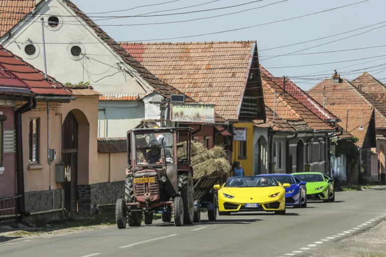 Six Lamborghinis in Transylvania challenge the Transfăgărășan, one of the most beautiful roads in the world
