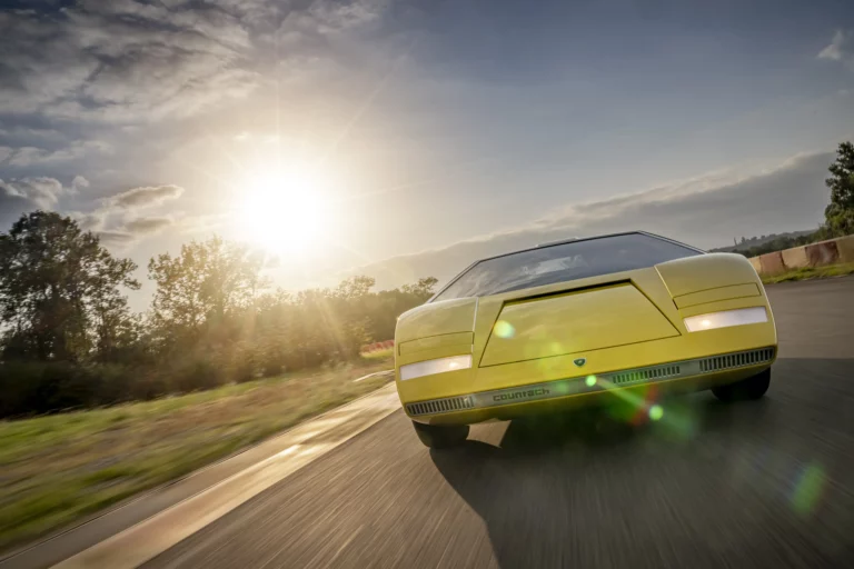 La reconstitution de la première Lamborghini Countach, la LP 500 de 1971, est dévoilée à la Villa d’Este.