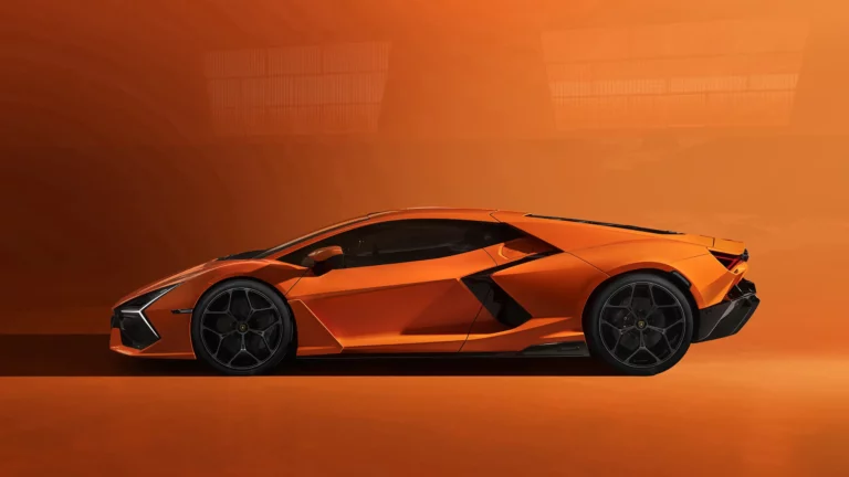 Lamborghini Revuelto: the first super sports V12 hybrid HPEV