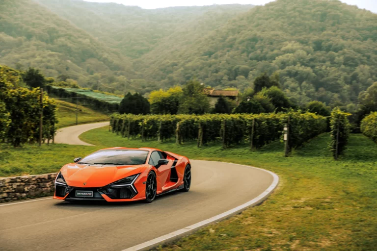 Lamborghini Revuelto: thunder meets lightning