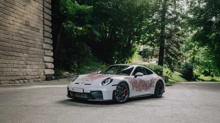 Μοναδική 911 GT3 με πακέτο Touring