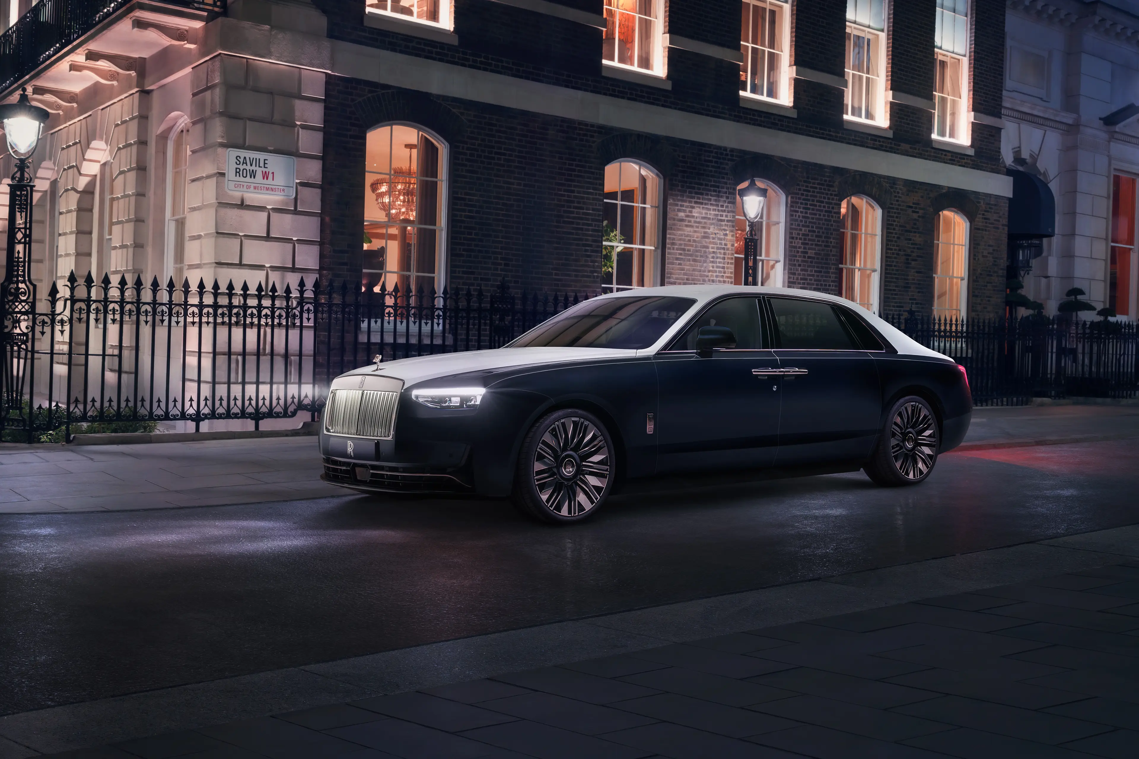 ☆♦ROLLSーROYCE☆SOLIDーSTATE♦☆ Rolls-Royce Savile Row: A Celebration of Bespoke Tailoring and